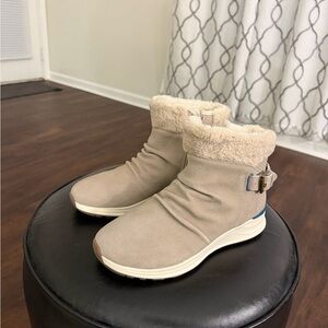 BareTraps Beige Winter Boots with Faux Fur